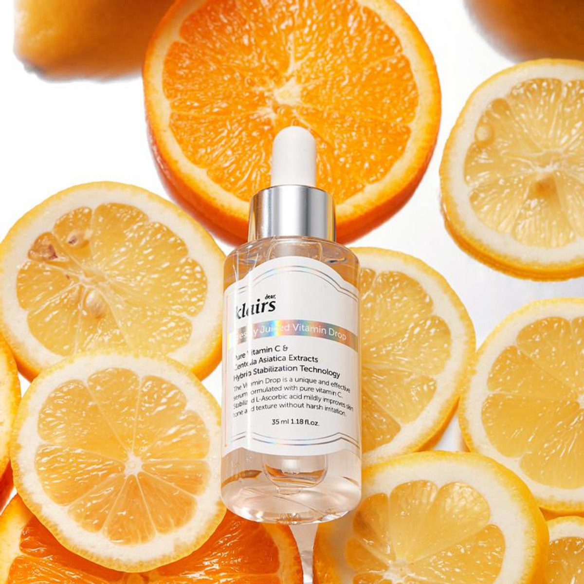Flacon de sérum à la vitamine C sur des tranches d&