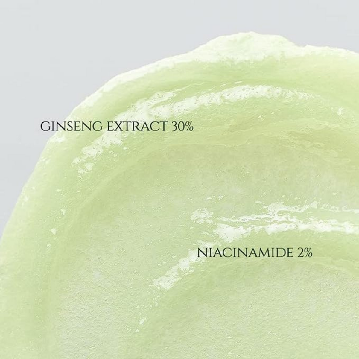 Texture de gel vert, avec les mentions extrait de ginseng 30 % et niacinamide 2 %
