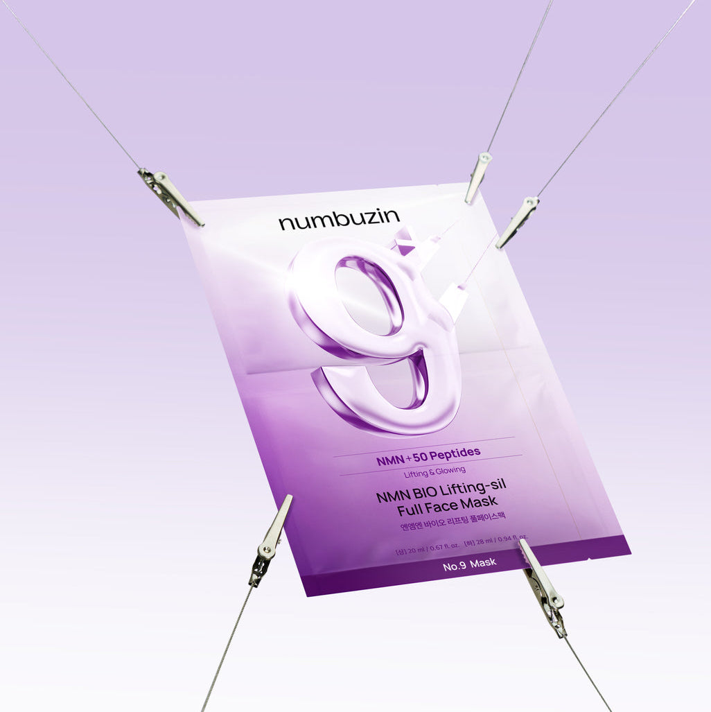 Sachet violet de masque suspendu par des pinces