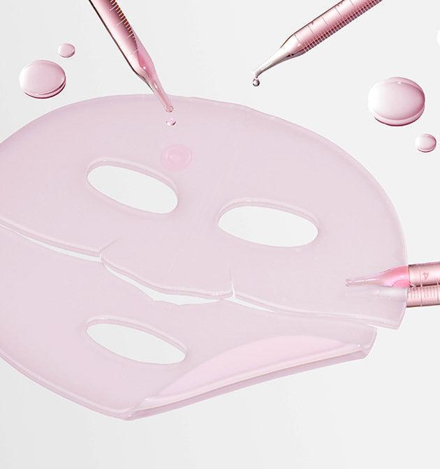Masque gel rose déplié sous trois pipettes