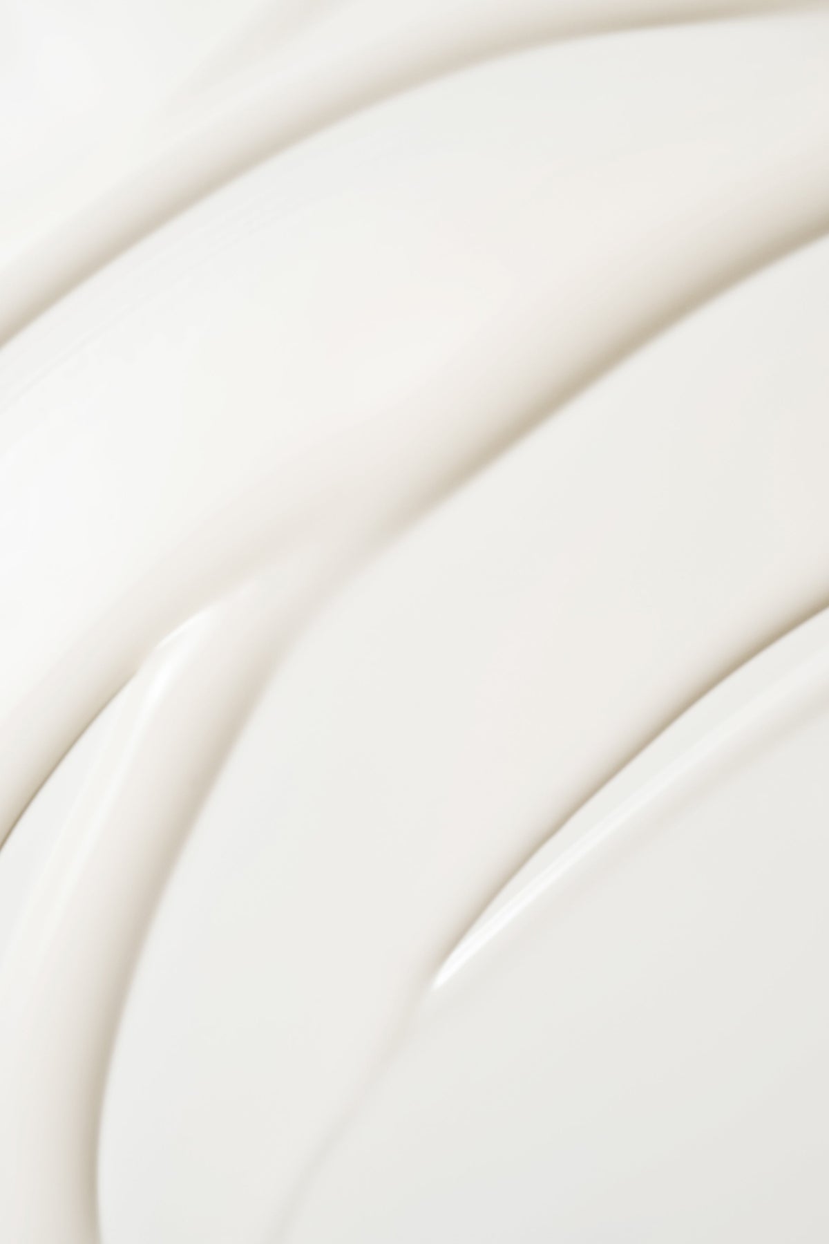Texture blanche de sérum étalée en bandes épaisses