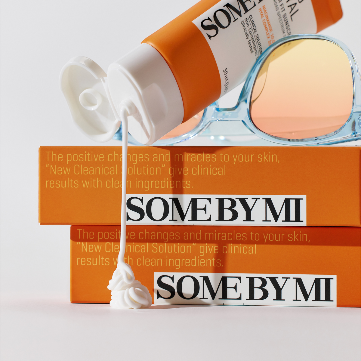 Crème solaire sortant d&