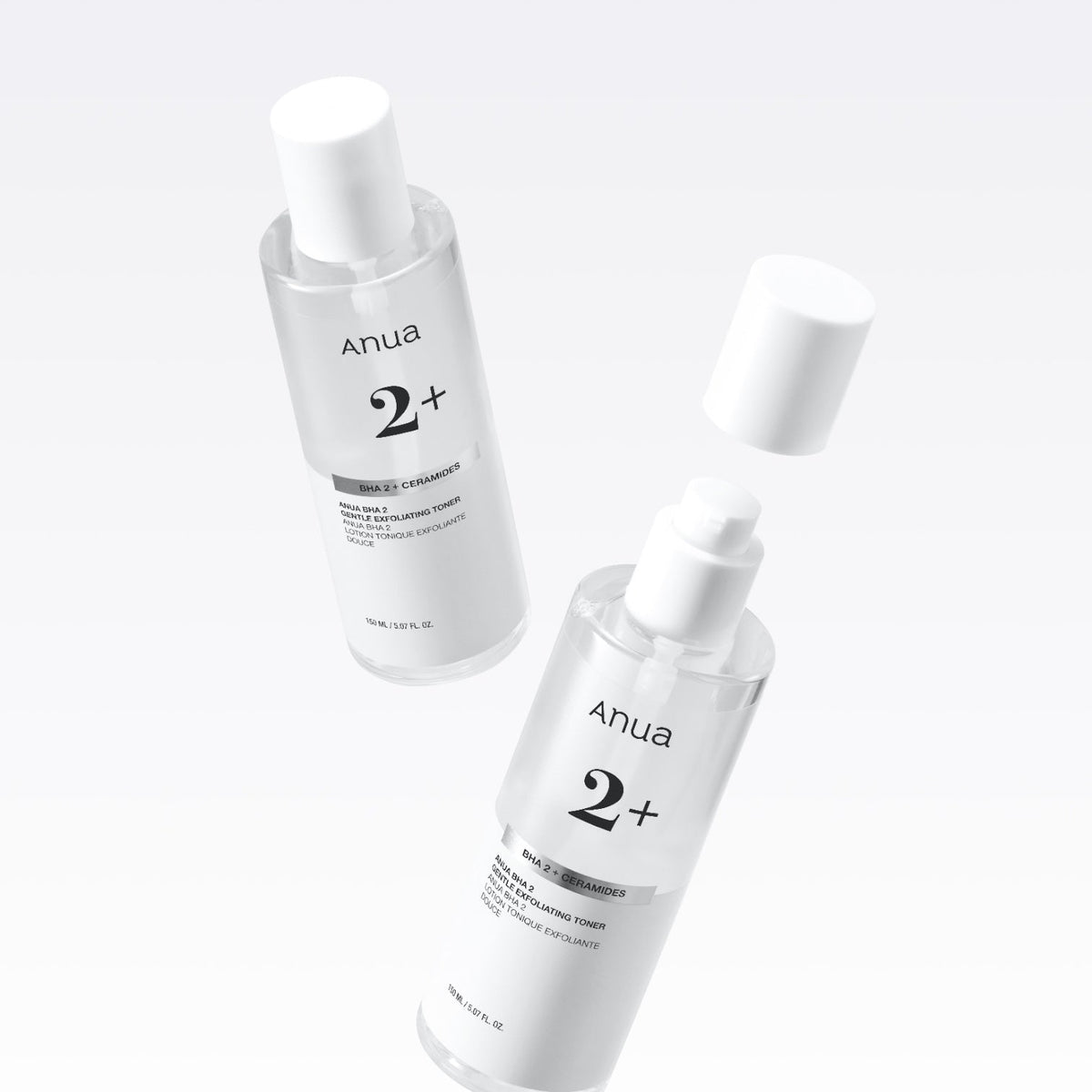 Deux flacons-pompes transparents de lotion, dont un sans capuchon