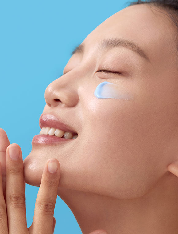 Trace de crème bleue sous l&
