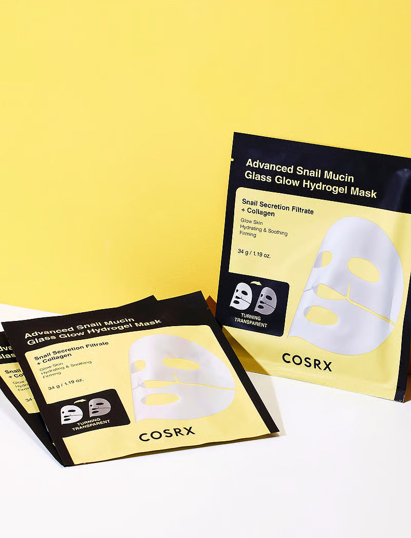 Sachets jaunes de masque disposés ensemble