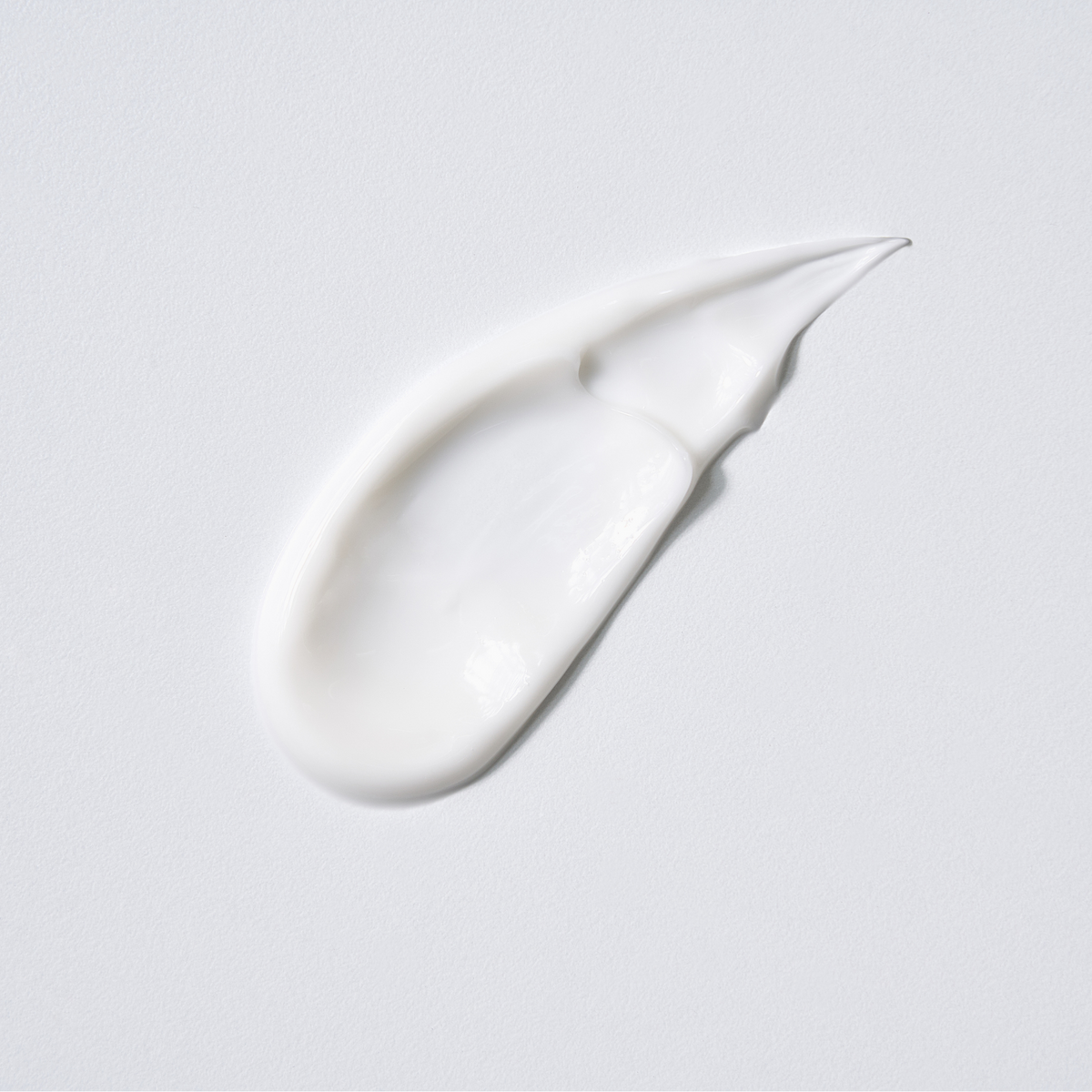 Trace de crème blanche lisse et étirée