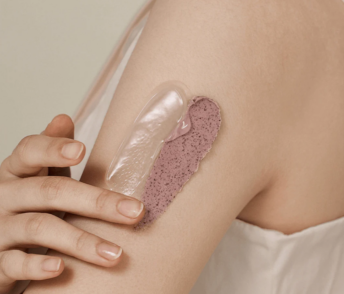 Sur-exfoliation : les signes qui ne trompent pas et comment réparer sa peau
