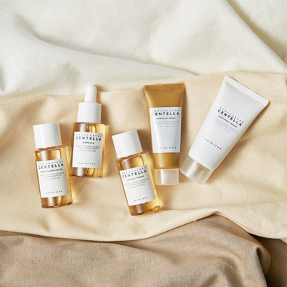 Cinq miniatures de la gamme centella posées sur un tissu beige