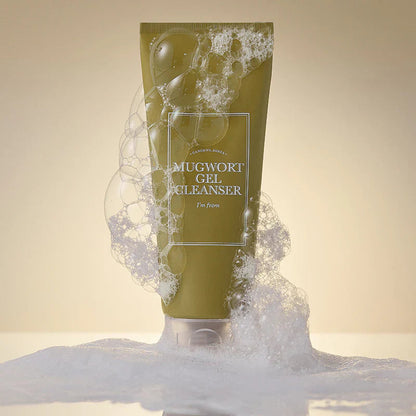 Tube vert de nettoyant enveloppé de mousse