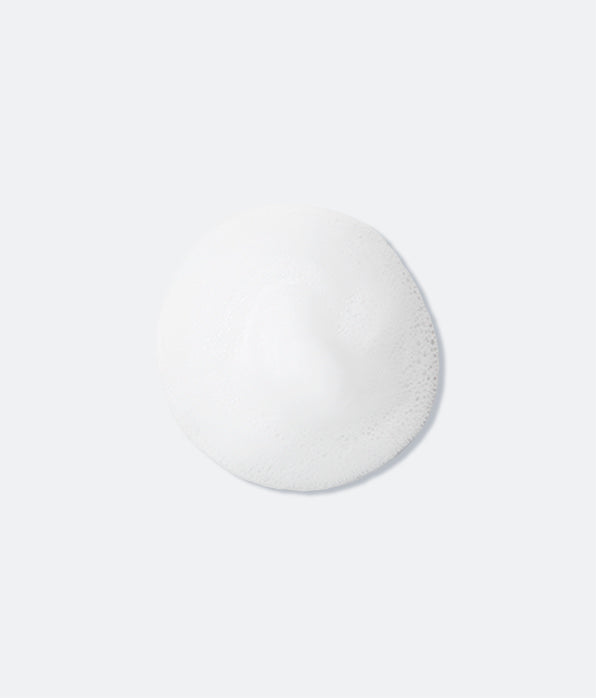 Petite boule de mousse blanche à bulles fines