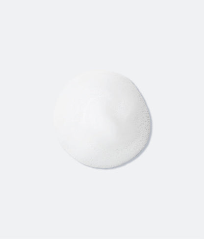 Petite boule de mousse blanche à bulles fines