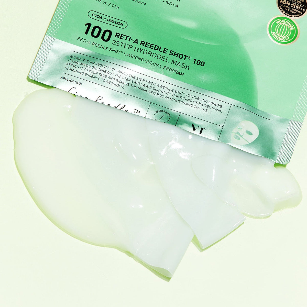 Masque hydrogel vert pâle plié à côté de son sachet