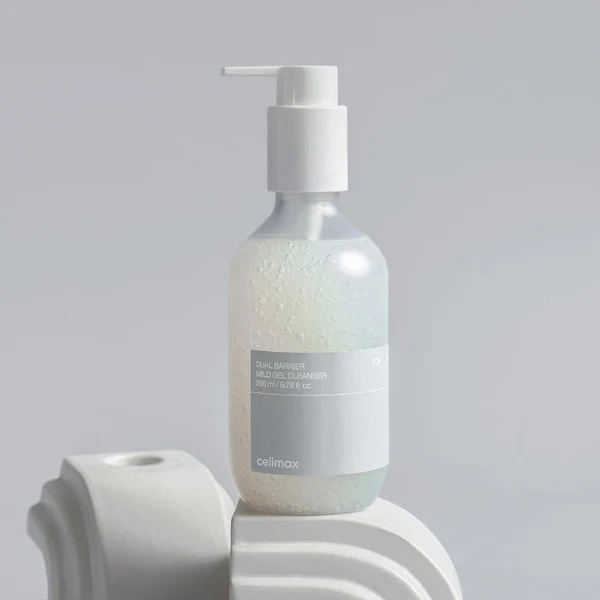 Flacon-pompe de gel nettoyant transparent à fines bulles