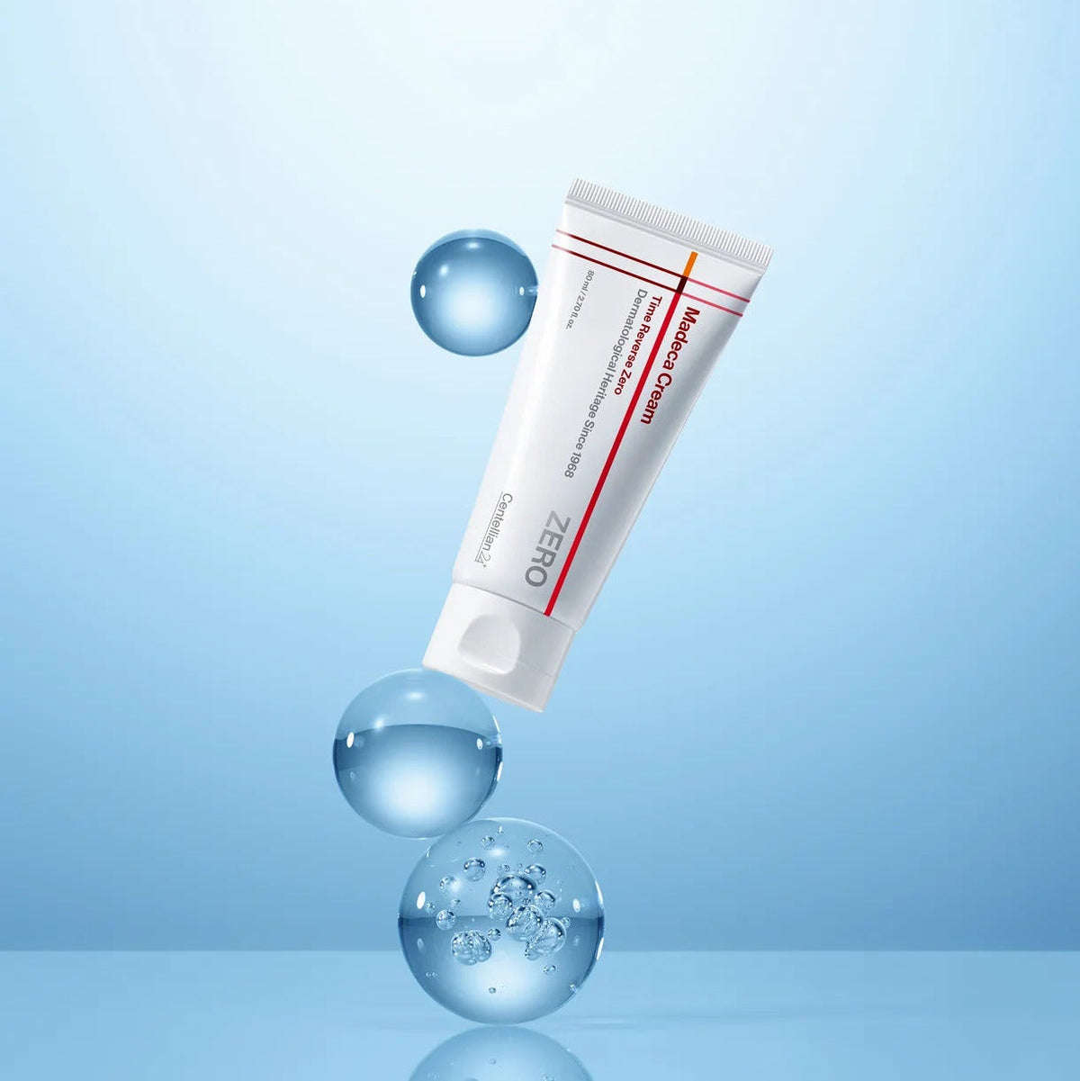 Tube blanc de crème entouré de sphères bleues