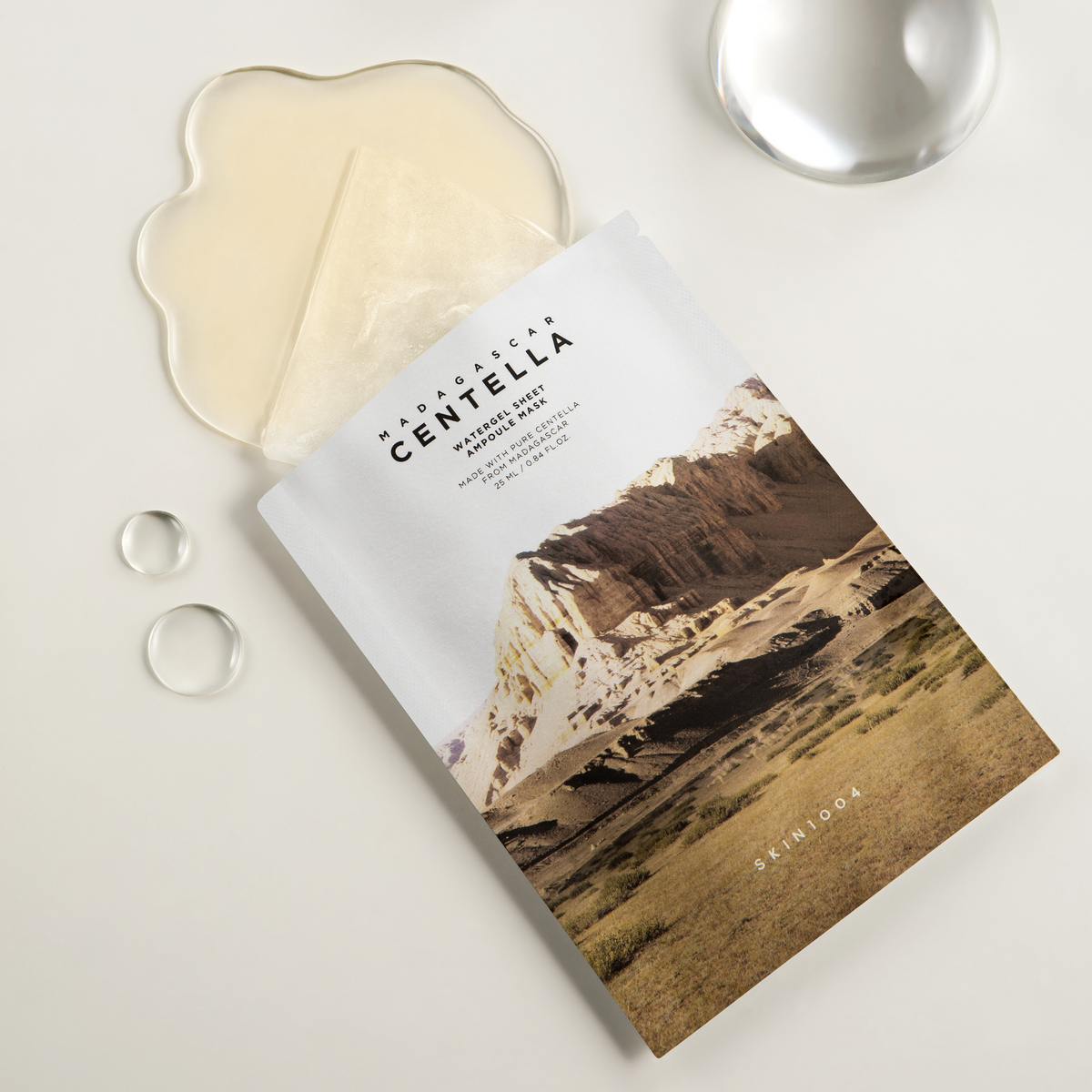 Sachet de masque à paysage rocheux près de gouttes et d&