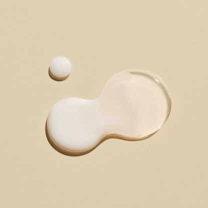 Deux phases de lotion, blanche et transparente, réunies dans une goutte