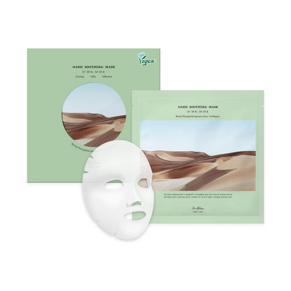 Masque blanc présenté devant un sachet et une boîte verts