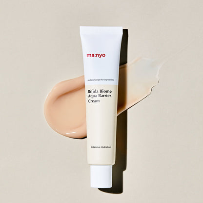 Tube de crème sur une trace de texture beige translucide