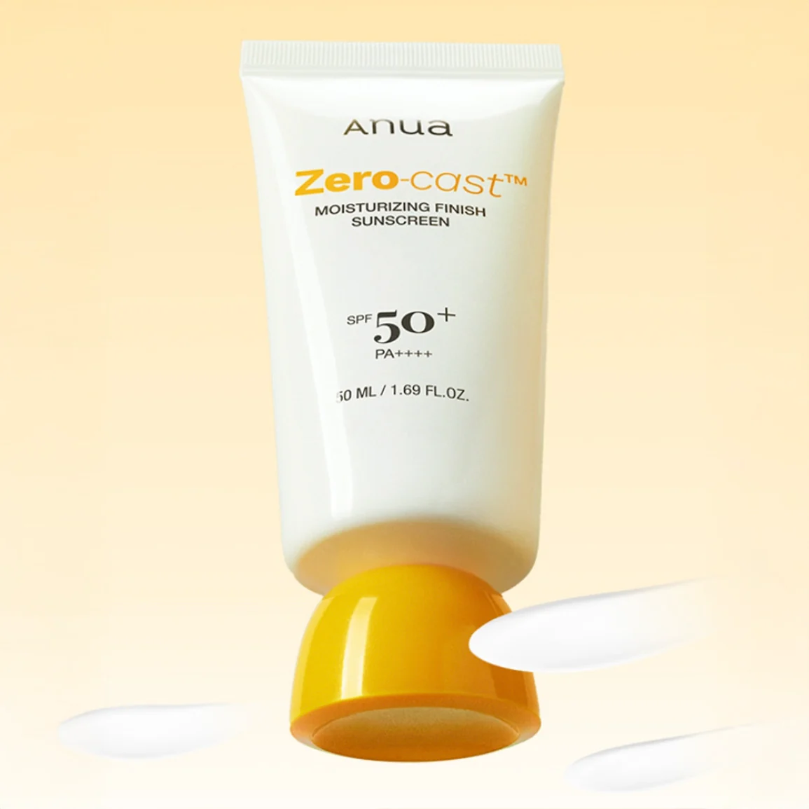 Tube blanc et jaune de crème solaire, avec les mentions SPF50+ et PA++++