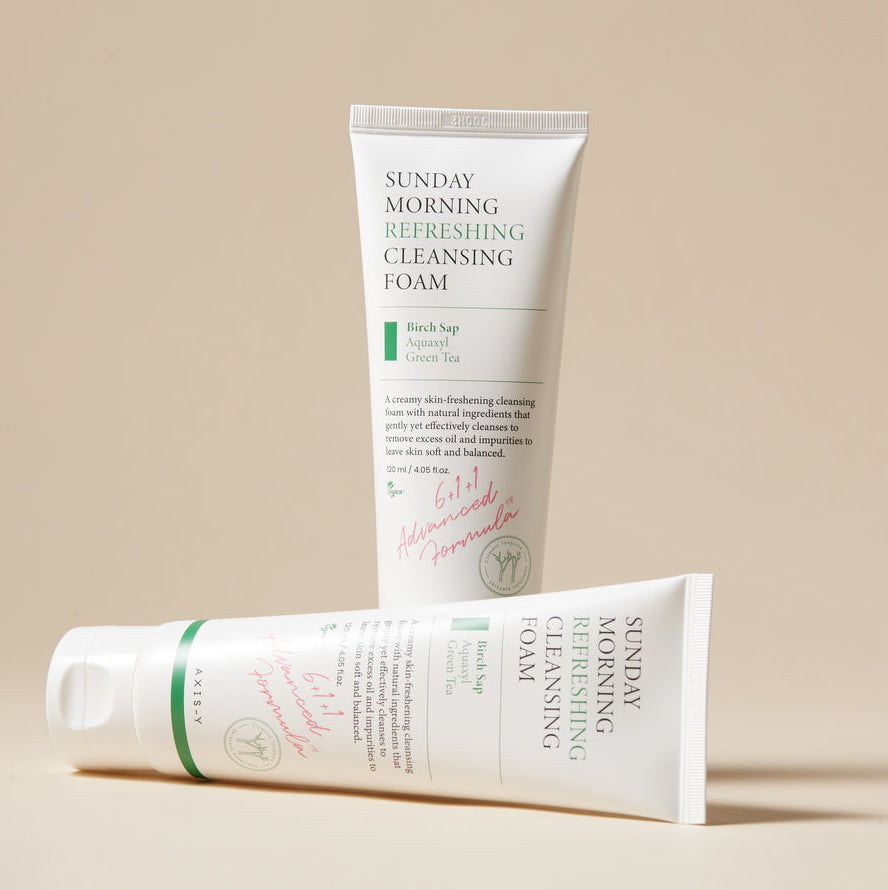 Deux tubes blancs de nettoyant, l&