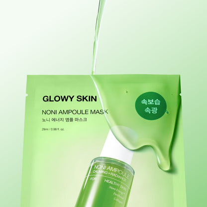 Soin vert clair coulant sur le sachet du masque