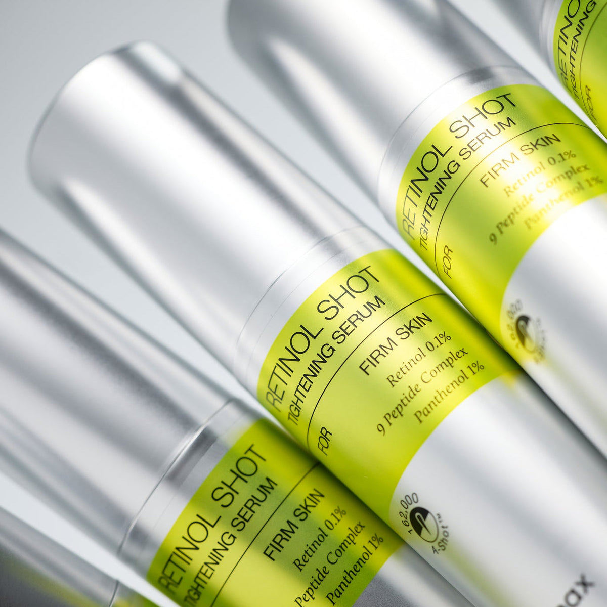 Étiquettes de sérum mentionnant rétinol 0,1 %, neuf peptides et panthénol