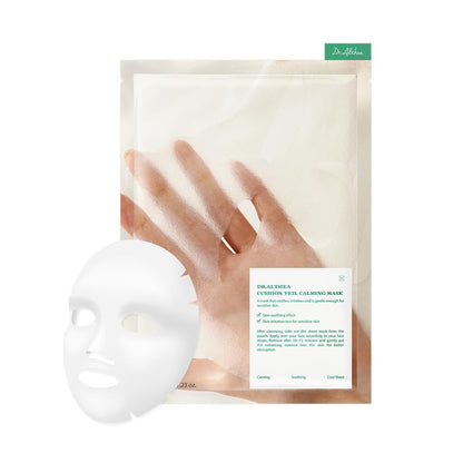 Sachet de masque illustrant la finesse du tissu sur la main