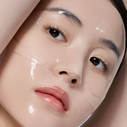 Masque hydrogel devenu transparent sur le visage