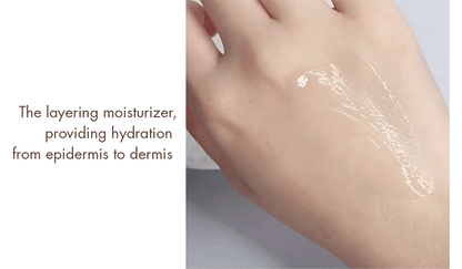 Gel-crème transparent étalé sur le dos de la main, avec une indication d&