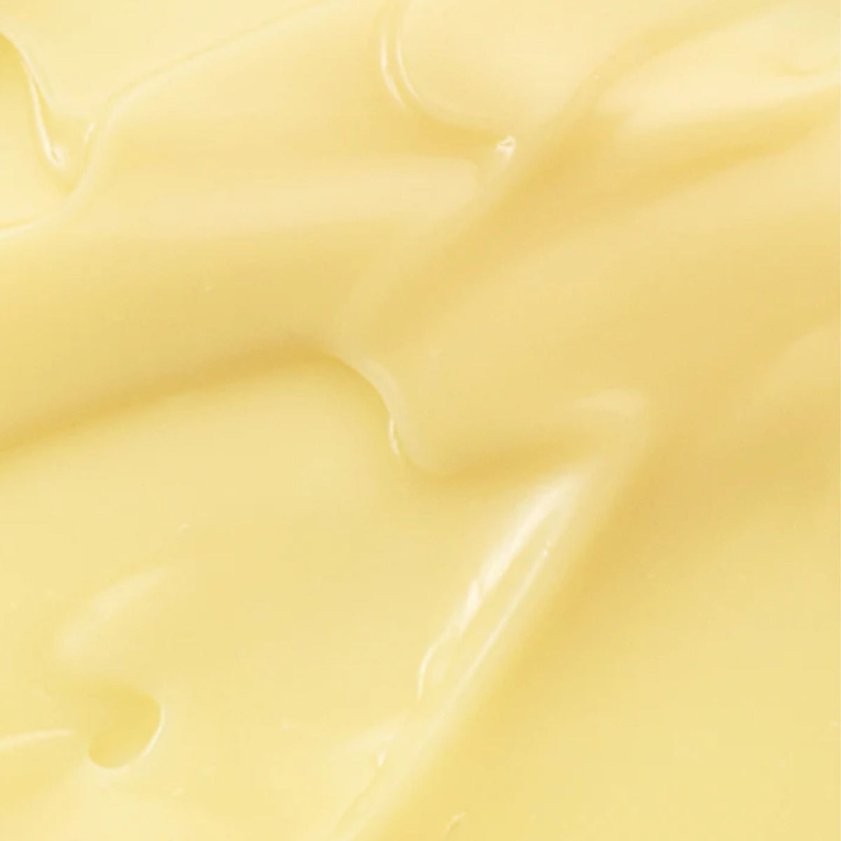 Texture jaune pâle et crémeuse du sérum contour des yeux