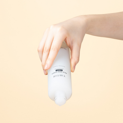 Flacon de lotion Light ouvert et incliné vers le bas