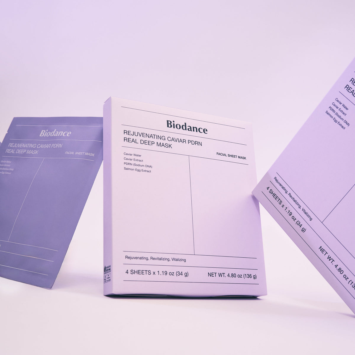 Sachets et boîtes violets indiquant quatre masques par boîte
