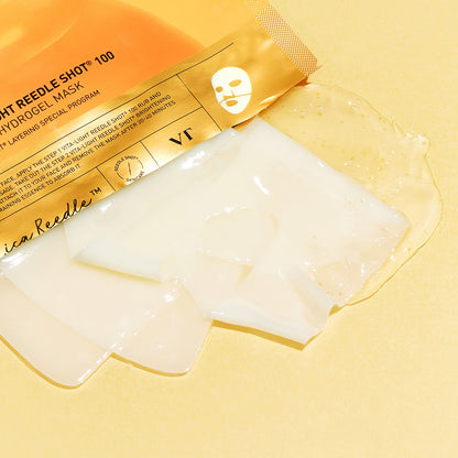Masque hydrogel plié à côté de son sachet jaune et de gel transparent
