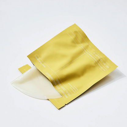 Masque hydrogel sortant de son sachet jaune