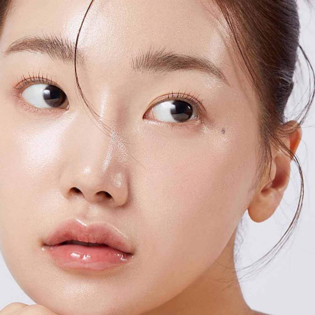 Gros plan du visage au fini lumineux