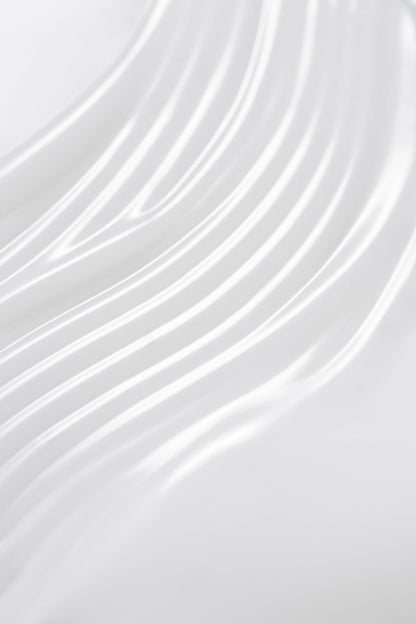 Texture de sérum blanc étalée en fines bandes