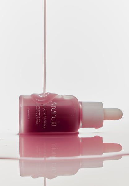 Sérum rose coulant sur un flacon couché