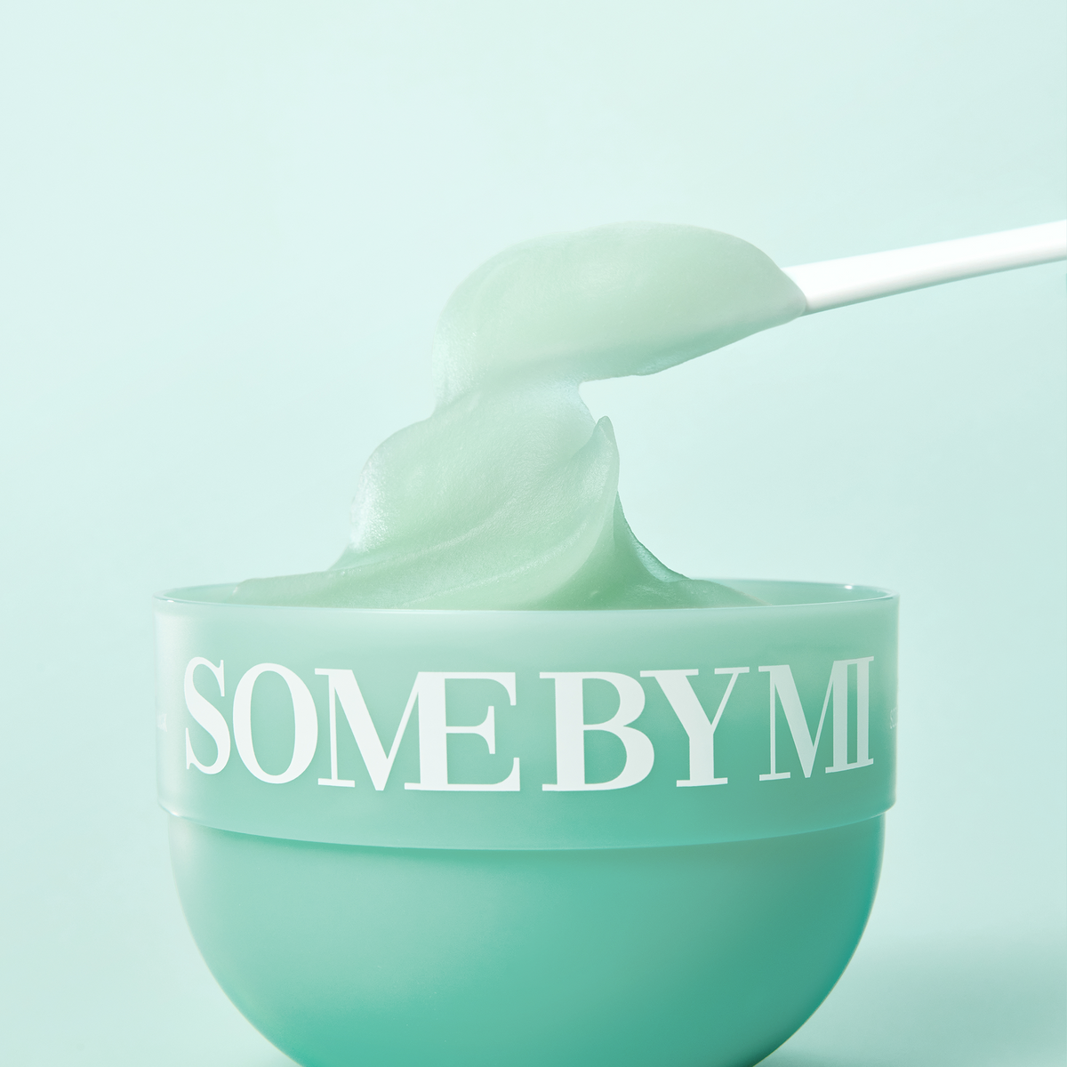 Texture de masque vert soulevée à la spatule au-dessus du bol
