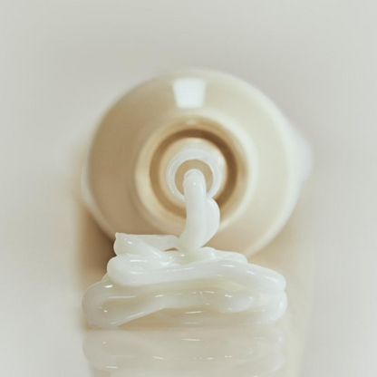 Crème blanche sortant de l&