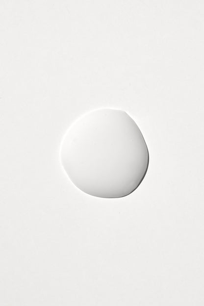 Goutte ronde de soin blanc à la texture lisse