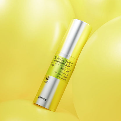 Flacon argenté de sérum présenté sur une surface jaune