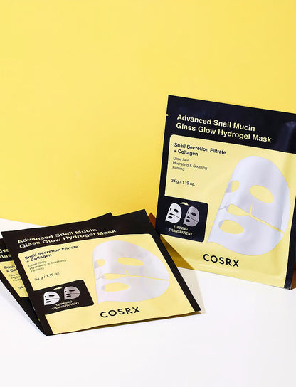 Sachets jaunes de masque disposés ensemble