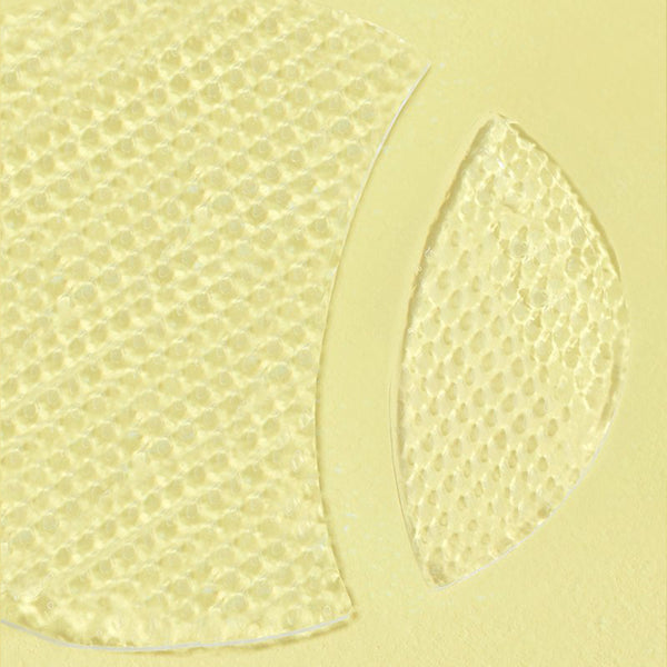 Gros plan sur la texture alvéolée des patchs hydrogel