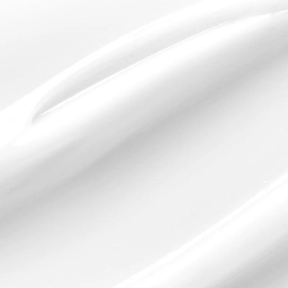 Gros plan sur la texture blanche et lisse du lait hydratant