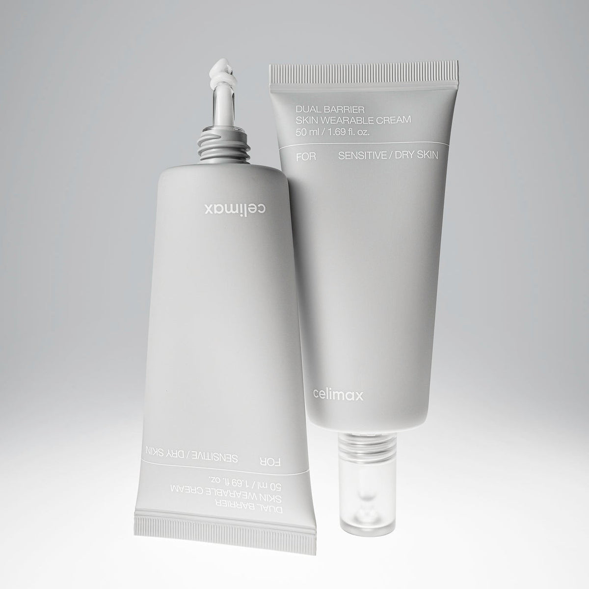Deux tubes de crème gris, dont un avec une dose à l&